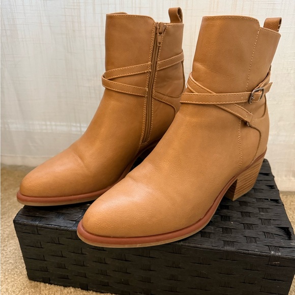 MIA cognac brown boots - worn ONCE! - Picture 2 of 5